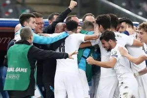 Η Ελλάδα ποτέ δεν πεθαίνει! (στιγμιότυπα)