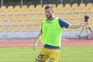 ΑΠΟΕΛ/Νεότερο: Byrne... out, Ndongala... in (;)
