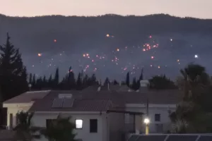 Υπό μερικό έλεγχο η φωτιά στο Αρμενοχώρι