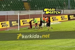 Photo story/Προσευχή και μετά τον "έπνιξαν" στις αγκαλιές!