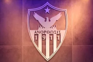 Δίπλα στον Julian η Ανόρθωση