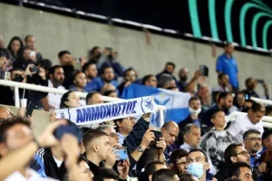 Με το αριστερό... η επιστροφή (Φώτος)