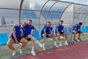 Χαμόγελα και πόζες πριν την σέντρα 
