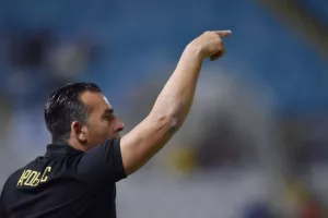 Ο κάπτεν δάγκωσε… και λύτρωσε! (φώτος)