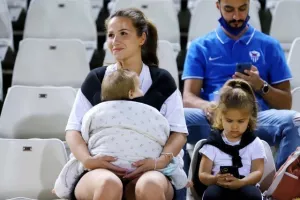 Με το αριστερό... η επιστροφή (Φώτος)