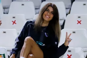 Με το αριστερό... η επιστροφή (Φώτος)