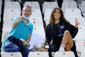 Με το αριστερό... η επιστροφή (Φώτος)