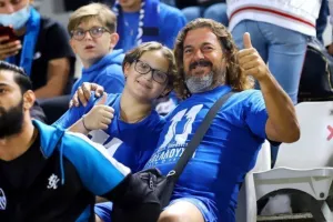 Με το αριστερό... η επιστροφή (Φώτος)