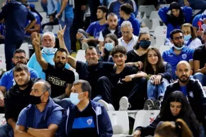 Με το αριστερό... η επιστροφή (Φώτος)