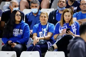 Με το αριστερό... η επιστροφή (Φώτος)