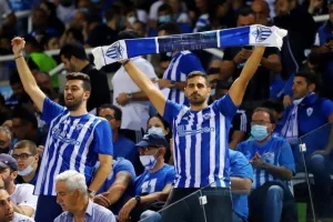 Με το αριστερό... η επιστροφή (Φώτος)