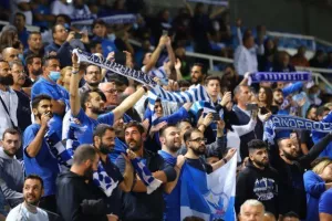 Με το αριστερό... η επιστροφή (Φώτος)