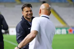 Με το αριστερό... η επιστροφή (Φώτος)
