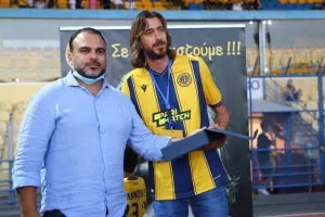 AΕΛ και Απόλλωνας τίμησαν τον Κυριάκο - Αποκάλυψε οικονομική βοήθεια από "ΣΟΦΟ"