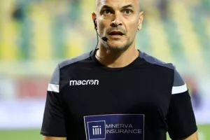 “Τρίσκο” λαμπρός την οδηγεί! 