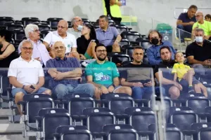“Τρίσκο” λαμπρός την οδηγεί! 
