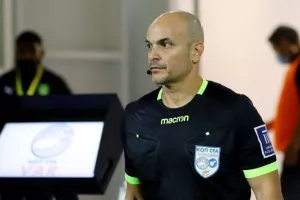 “Τρίσκο” λαμπρός την οδηγεί! 