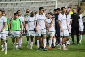 Με το... σπρώξιμο του ΛΑΟΥ για το τρίποντο!