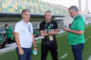 Υπό το βλέμμα του Παπασταύρου