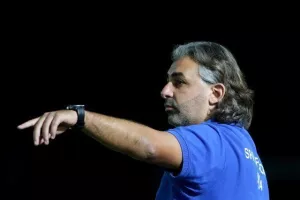 Έκανε το καθήκον του και... βλέπει ΑΕΛ!  (Φώτος)