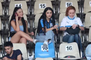 Ο Απόλλωνας ενημερώνει τον κόσμο του