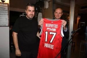 (ΦΩΤΟΣ/«Νεόφυτος Χανδριώτης») Δείπνο από τους διοργανωτές