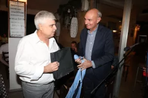 (ΦΩΤΟΣ/«Νεόφυτος Χανδριώτης») Δείπνο από τους διοργανωτές