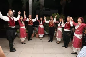 (ΦΩΤΟΣ/«Νεόφυτος Χανδριώτης») Δείπνο από τους διοργανωτές
