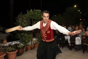 (ΦΩΤΟΣ/«Νεόφυτος Χανδριώτης») Δείπνο από τους διοργανωτές