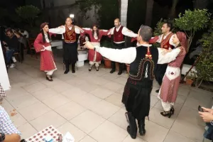 (ΦΩΤΟΣ/«Νεόφυτος Χανδριώτης») Δείπνο από τους διοργανωτές