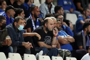 Με το αριστερό... η επιστροφή (Φώτος)
