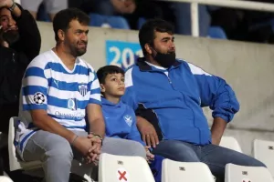 Με το αριστερό... η επιστροφή (Φώτος)