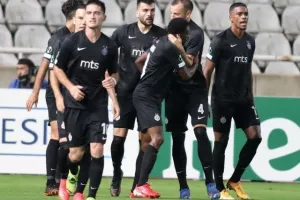 Με το αριστερό... η επιστροφή (Φώτος)