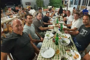 Oικογενειακό τραπέζι και στο φόντο... έναρξη (φώτος)