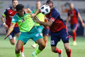 Κιτρινοπράσινη "τεσσάρα" με Ρόμο πρωταγωνιστή (φώτος)