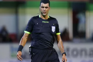 Κιτρινοπράσινη "τεσσάρα" με Ρόμο πρωταγωνιστή (φώτος)