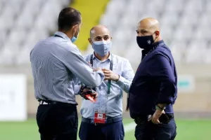 Με το αριστερό... η επιστροφή (Φώτος)