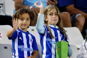 Με το αριστερό... η επιστροφή (Φώτος)