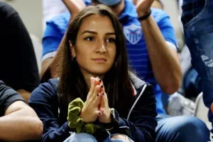 Με το αριστερό... η επιστροφή (Φώτος)