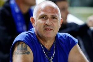Με το αριστερό... η επιστροφή (Φώτος)