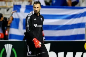 Με το αριστερό... η επιστροφή (Φώτος)