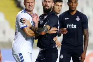 Με το αριστερό... η επιστροφή (Φώτος)