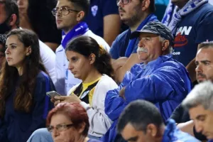 Με το αριστερό... η επιστροφή (Φώτος)