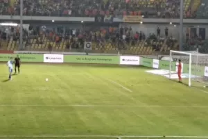 Γλίστρησε και αστόχησε στο πέναλτι ο Πίττας (φώτος)