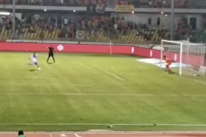 Γλίστρησε και αστόχησε στο πέναλτι ο Πίττας (φώτος)
