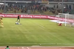 Γλίστρησε και αστόχησε στο πέναλτι ο Πίττας (φώτος)