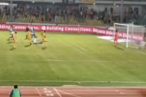 Γλίστρησε και αστόχησε στο πέναλτι ο Πίττας (φώτος)