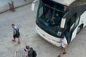 Η άφιξη του Ολυμπιακού (Φώτος/Βίντεο)