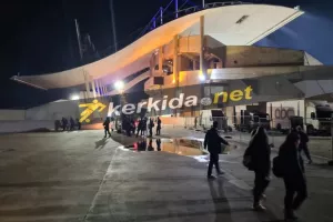 Με το αριστερό... η επιστροφή (Φώτος)