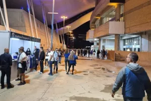 Με το αριστερό... η επιστροφή (Φώτος)